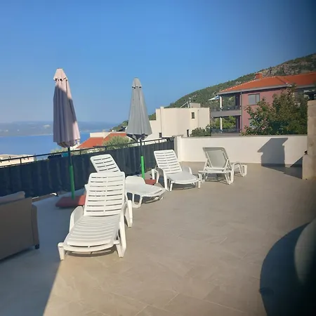 Haus San Terase Vit Pool شقة ماكارسكا
