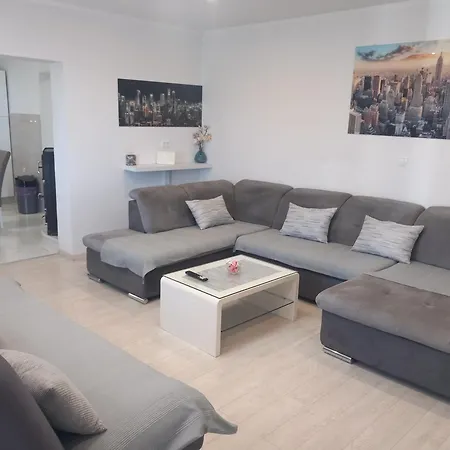 Haus San Terase Vit Pool شقة ماكارسكا