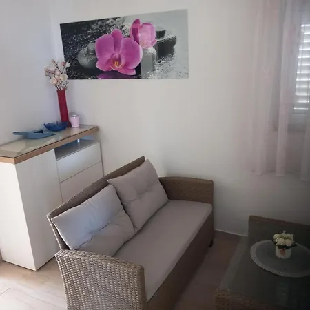 Haus San Terase Vit Pool شقة ماكارسكا