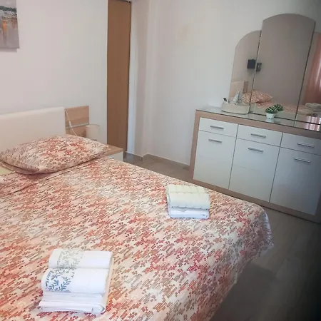 Haus San Terase Vit Pool ماكارسكا