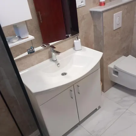 Haus San Terase Vit Pool ماكارسكا