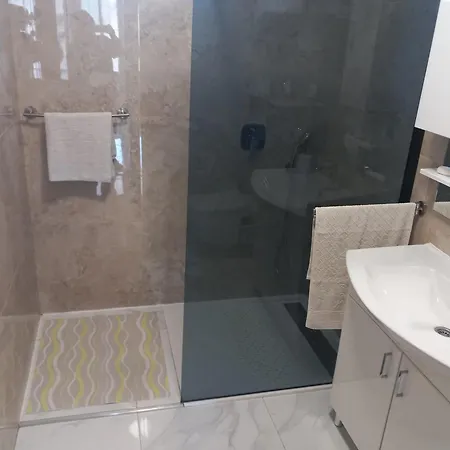 Haus San Terase Vit Pool شقة ماكارسكا