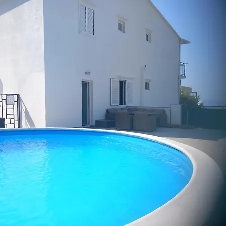 Haus San Terase Vit Pool شقة ماكارسكا